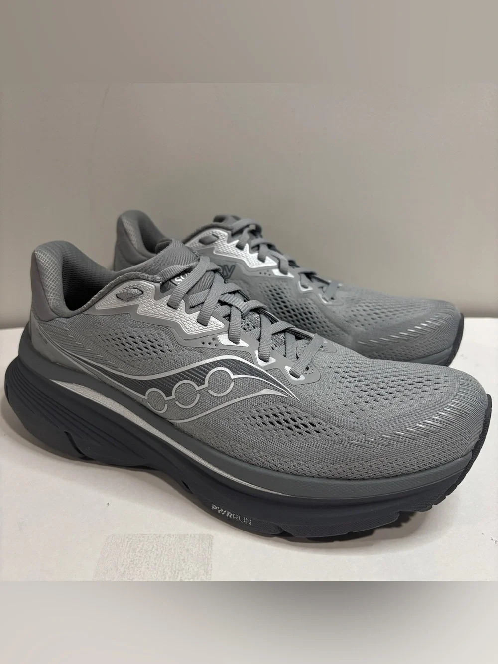 Saucony Guide 19 Fossil Carbon Mens Sz 9.5 Gray Athletic Running Shoes Sneakers